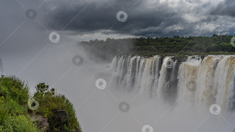 Скачать Пейзаж с водопадом. фотосток Ozero