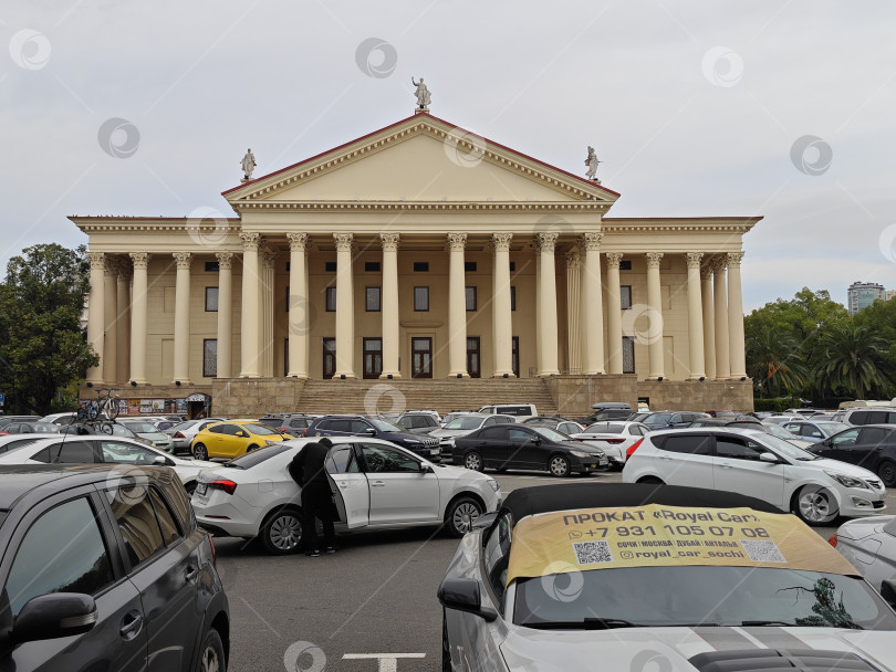 Скачать Зимний театр и парковка фотосток Ozero