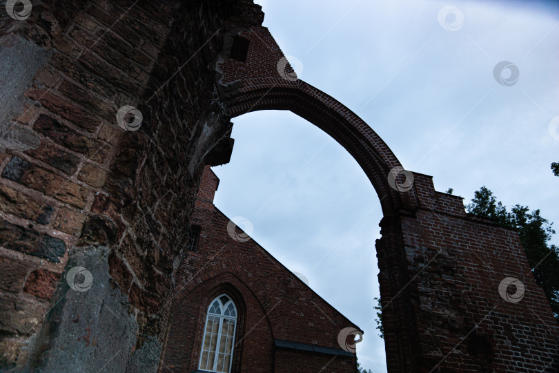 Скачать Тарту, исторический центр, старая церковь. Эстония. фотосток Ozero