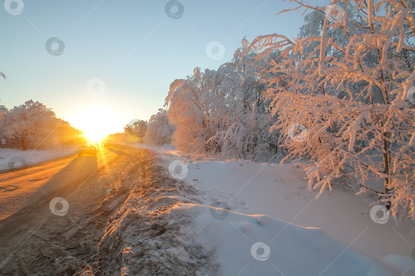 Скачать Шоссе зимой на закате. фотосток Ozero