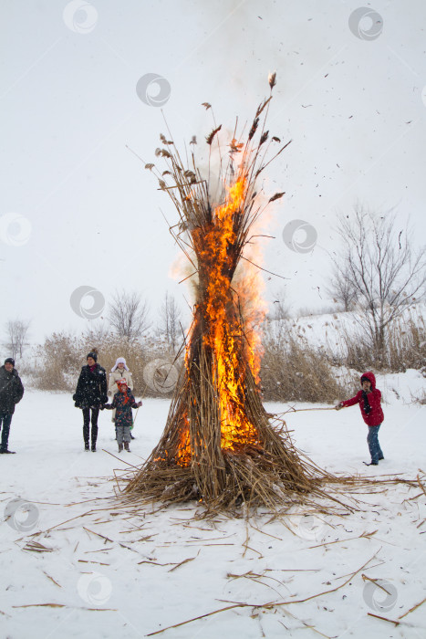 Скачать Празднование Масленицы в деревне. фотосток Ozero