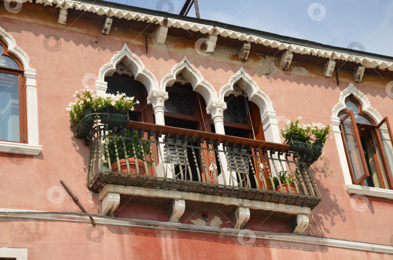 Скачать Дома в венецианском стиле на улицах Венеции фотосток Ozero