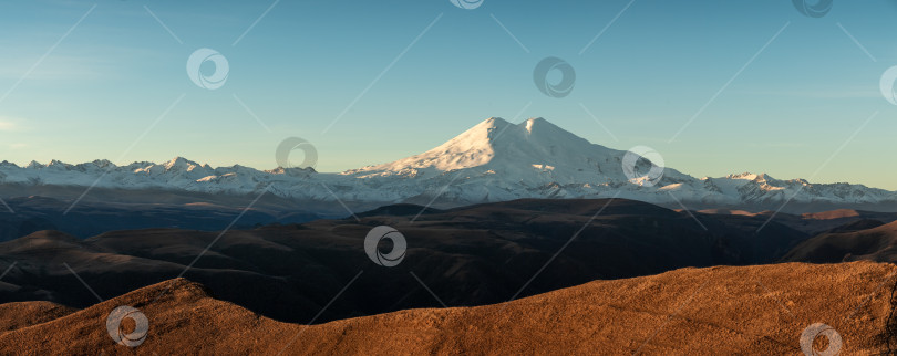 Скачать Панорама кавказского хребта с Эльбрусом фотосток Ozero