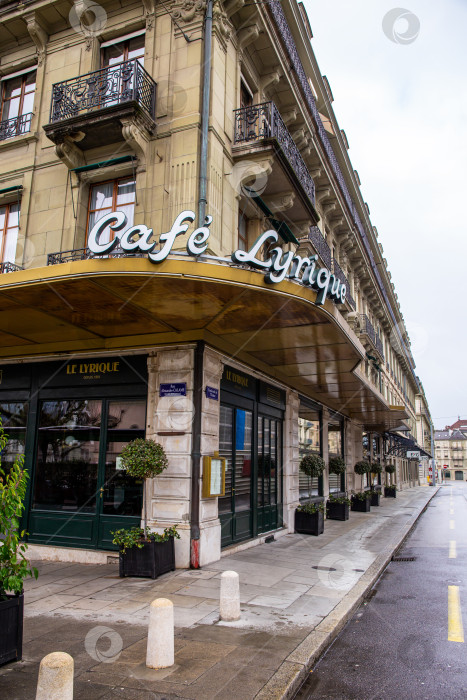 Скачать Кафе Le Lyrique - старейший пивной ресторан города, все еще действующий в Женеве, Швейцария фотосток Ozero