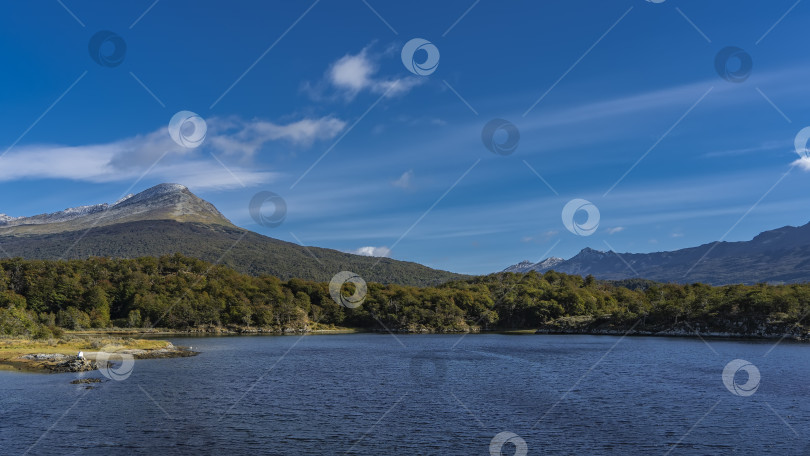 Скачать Прекрасное озеро Патагонии, залив Лапатайя. фотосток Ozero