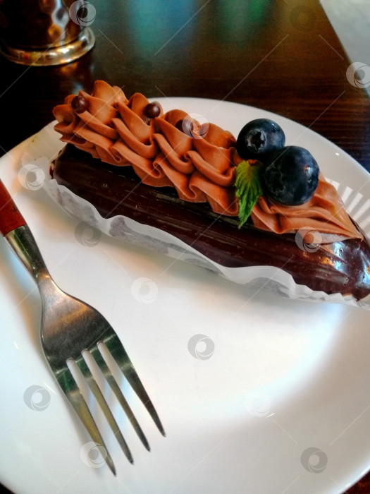 Скачать Сладкий десертный торт на тарелке фотосток Ozero