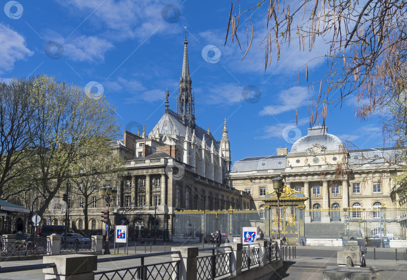 Скачать Вид на часовню Сент-Шапель. Париж, Франция. фотосток Ozero