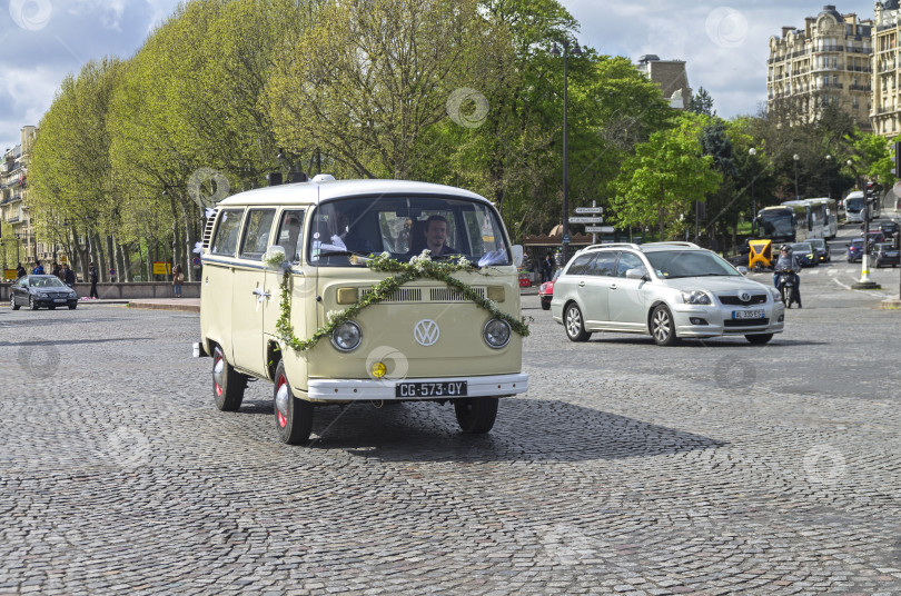 Скачать Легендарный минивэн Volkswagen Transporter T2b фотосток Ozero