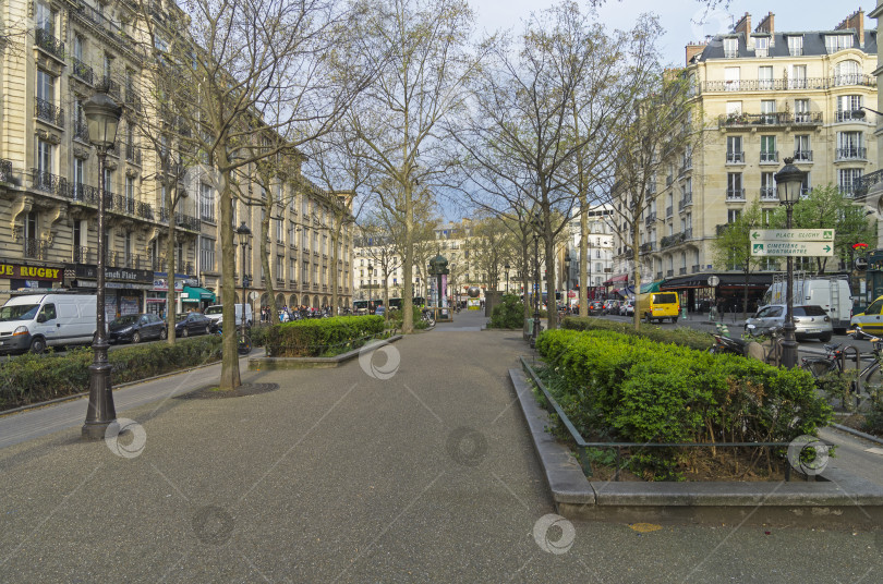 Скачать Бульвар Клиши ранним утром.  Париж, Франция. фотосток Ozero