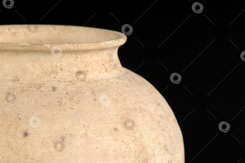 Скачать Глиняная ваза, выделенная на белом фоне фотосток Ozero