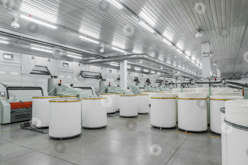 Скачать производство нитей на текстильной фабрике фотосток Ozero