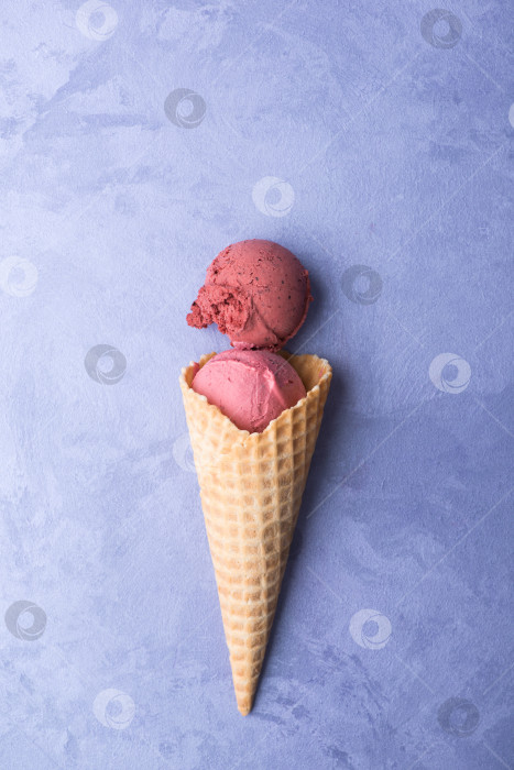 Скачать мороженое в вафельном рожке фотосток Ozero