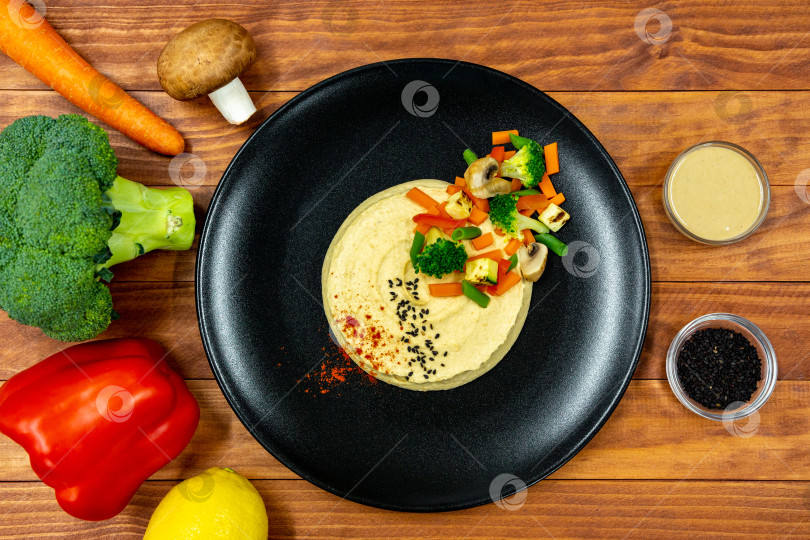 Скачать Хумус с овощами фотосток Ozero