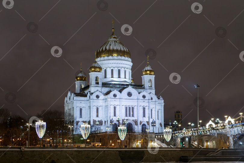 Скачать Москва, Россия - января 06, 2022- Хра́м Христа́ Спаси́теля, или Храм Рождества Христова, — кафедральный собор Русской православной церкви фотосток Ozero