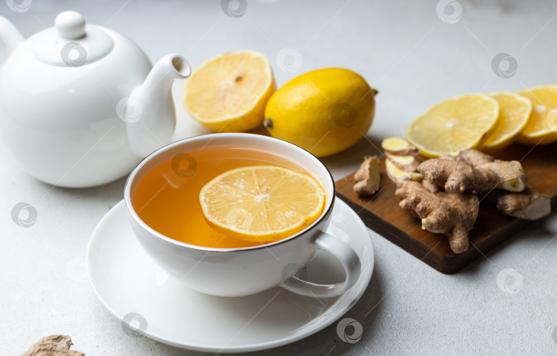 Скачать Чашка чая с лимоном, имбирем и мятой фотосток Ozero