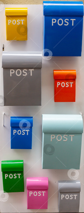 Скачать Несколько почтовых ящиков разных цветов фотосток Ozero