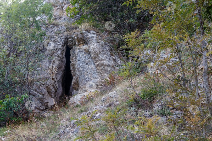 Скачать Иограф 2 или "Пещера отшельника" - это очень маленькая пещера, расположенная к западу от Иографа 1. фотосток Ozero