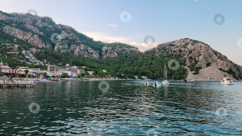 Скачать Курортный поселок Турунч, побережье Средиземного моря, Турция фотосток Ozero