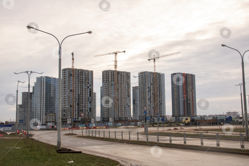 Скачать Беларусь, Минск - 12 декабря 2022 года: Современные дома в мире Минска фотосток Ozero