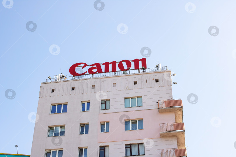 Скачать Беларусь, Минск - 03 сентября 2022 года: Вывеска офиса Canon фотосток Ozero