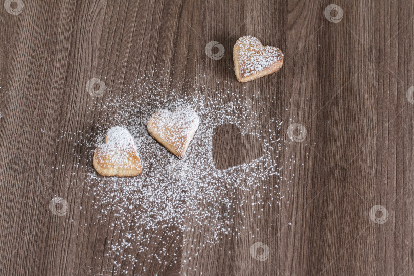 Скачать домашнее печенье в форме сердца фотосток Ozero