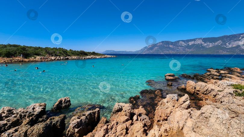 Скачать Пляж на острове Седир, побережье Эгейского моря, Турция фотосток Ozero