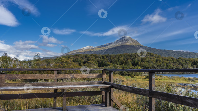 Скачать Со смотровой площадки виден пейзаж Патагонии. фотосток Ozero