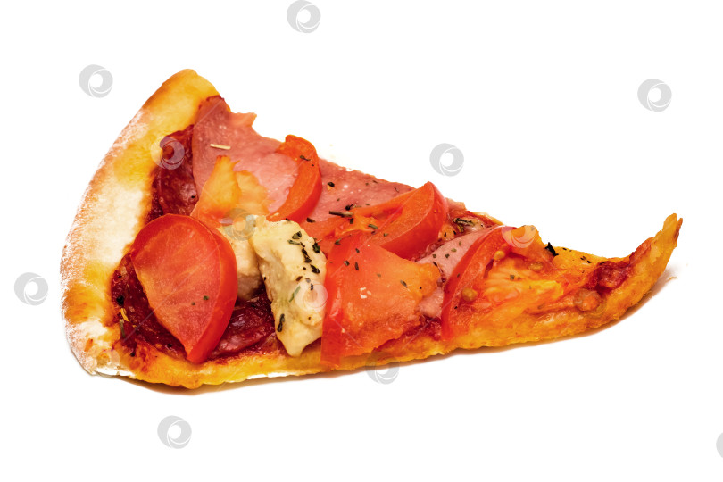 Скачать Изолированный кусочек пиццы с мясом и помидорами фотосток Ozero