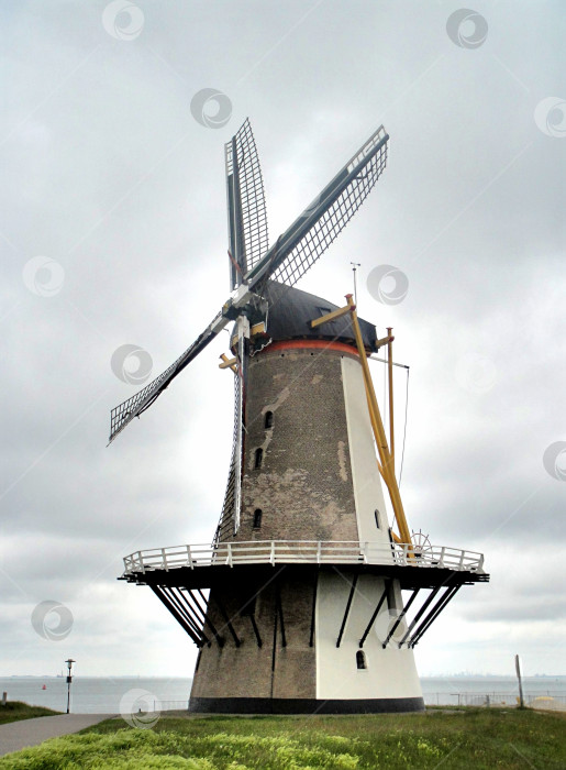 Скачать Ветряная мельница в Нидерландах фотосток Ozero