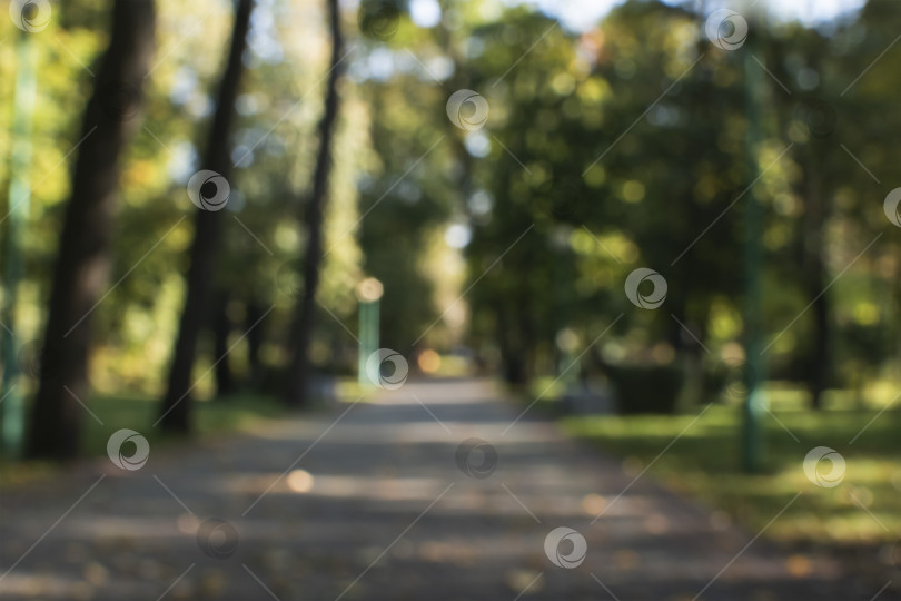 Скачать Размытое изображение. Осенний пейзаж города, улицы, парка фотосток Ozero