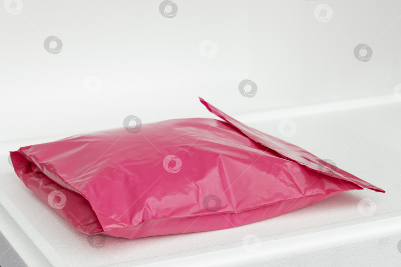 Скачать Герметичный упаковочный пакет для транспортировки товаров фотосток Ozero