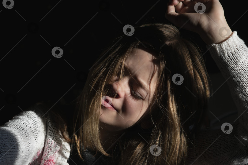 Скачать Портретная фотография молодой девушки фотосток Ozero