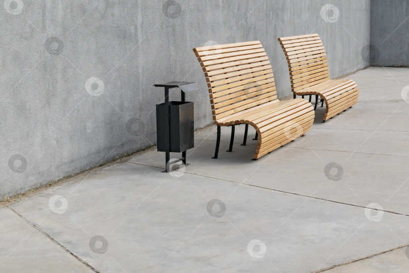 Скачать Новые скамейки на набережной фотосток Ozero