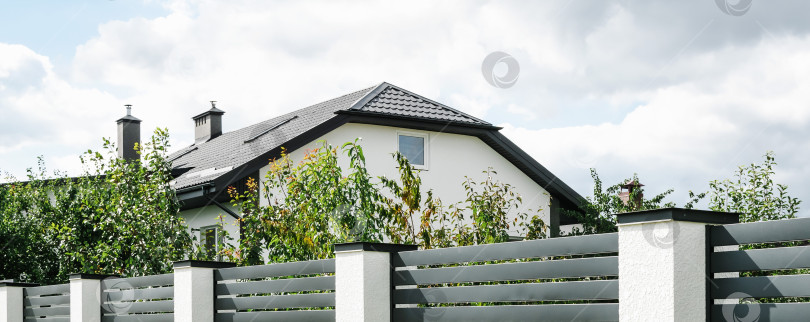 Скачать Загородный дом с новой крышей фотосток Ozero