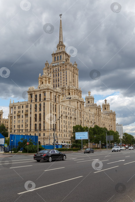 Скачать Москва, Россия - июня 18, 2022- Гостиница Украина фотосток Ozero