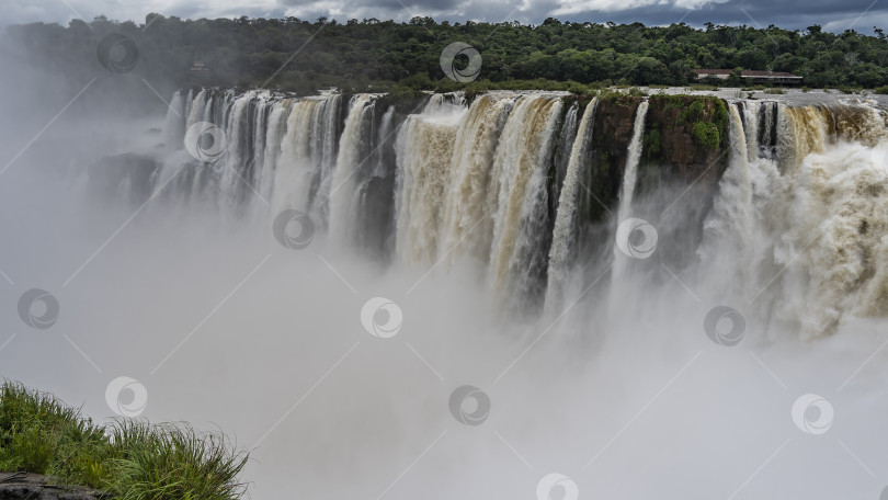 Скачать Тропический водопад. фотосток Ozero