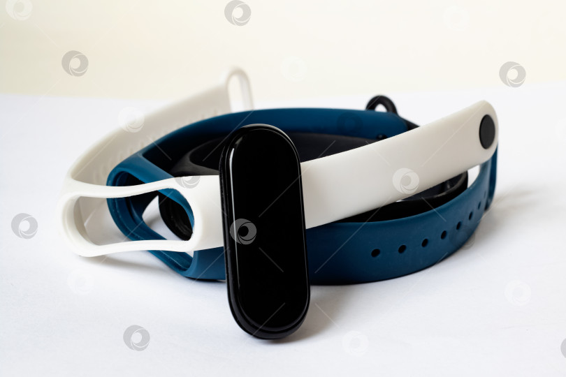 Скачать БЕЛАРУСЬ, НОВОПОЛОЦК - 05 ЯНВАРЯ 2020 года: Капсула Xiaomi mi band 4 фотосток Ozero