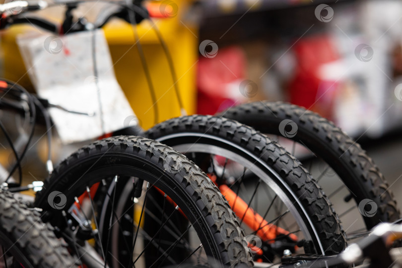 Скачать Bicycle shop, rows of new bicycles, cycling shop фотосток Ozero