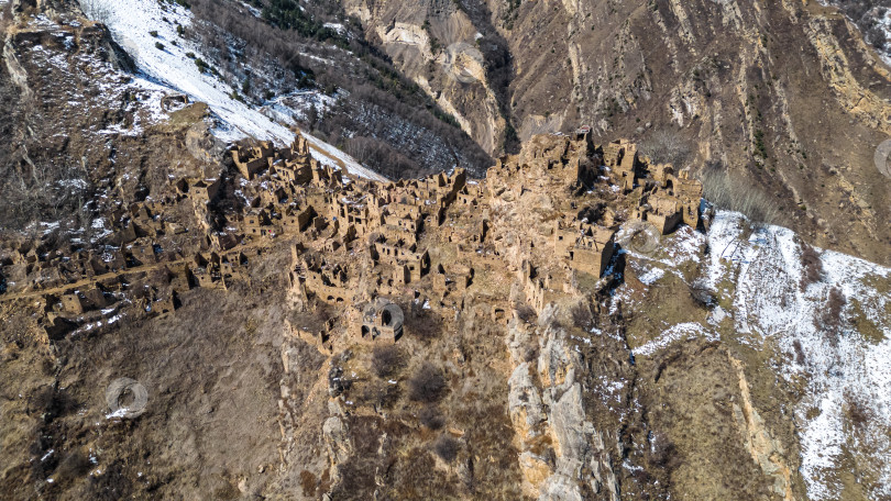 Скачать Заброшенный аул Гамсулть, Дагестан. Вид с дрона фотосток Ozero