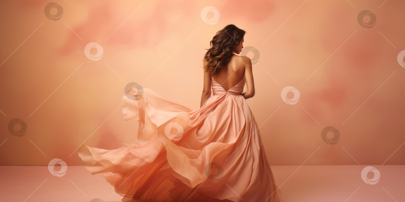 Скачать Поколение искусственного интеллекта. Молодая женщина в длинном платье на персиковом фоне. Вид сзади. Модное фото с цветом года. фотосток Ozero