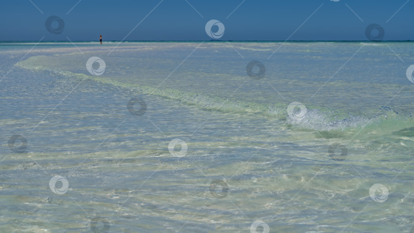 Скачать Бескрайний бирюзовый океан. фотосток Ozero