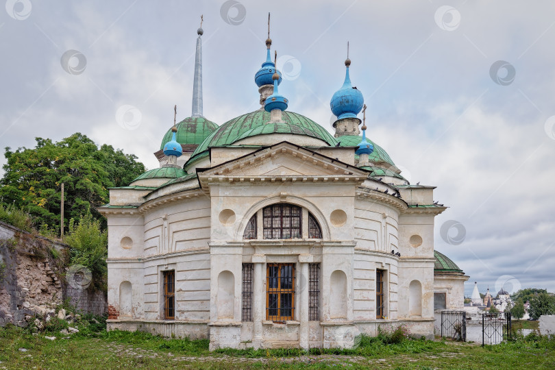 Скачать Фасад  Пятницкой церкви в городе Старица. фотосток Ozero