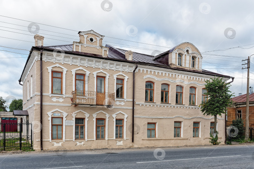 Скачать Старица. Старинное отреставрированное здание. фотосток Ozero