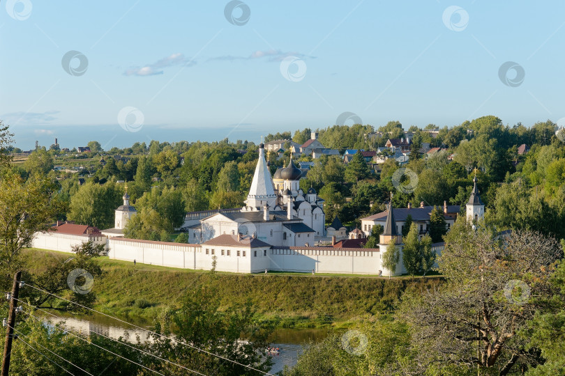 Скачать Старица. Белая стена, храмы и часовни Старицкого Свято-Успенского мужского монастыря. фотосток Ozero