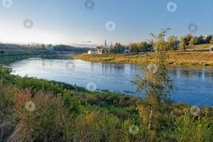 Скачать Изгиб русла реки Волга около Старицкого монастыря. фотосток Ozero