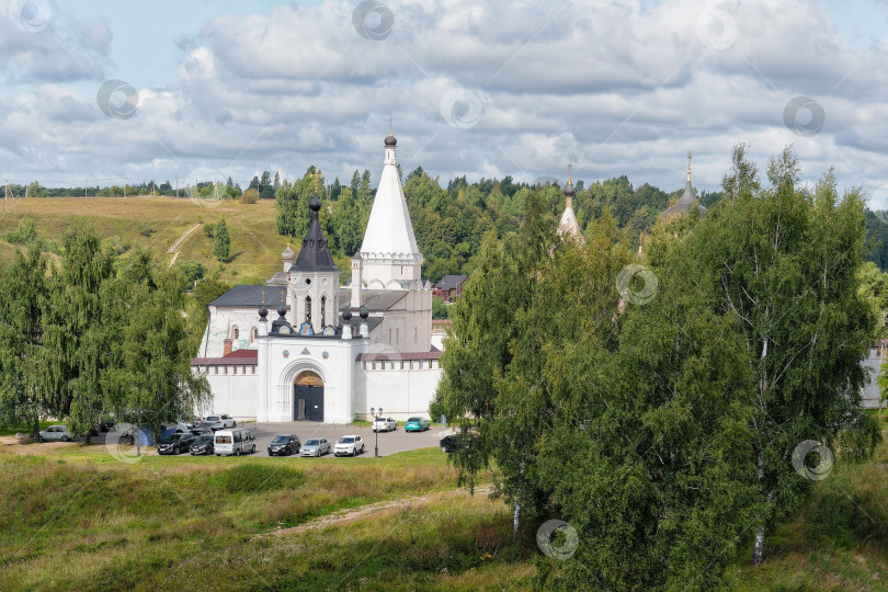 Скачать Город Старица. Вид на Южные ворота Старицкого мужского монастыря. фотосток Ozero