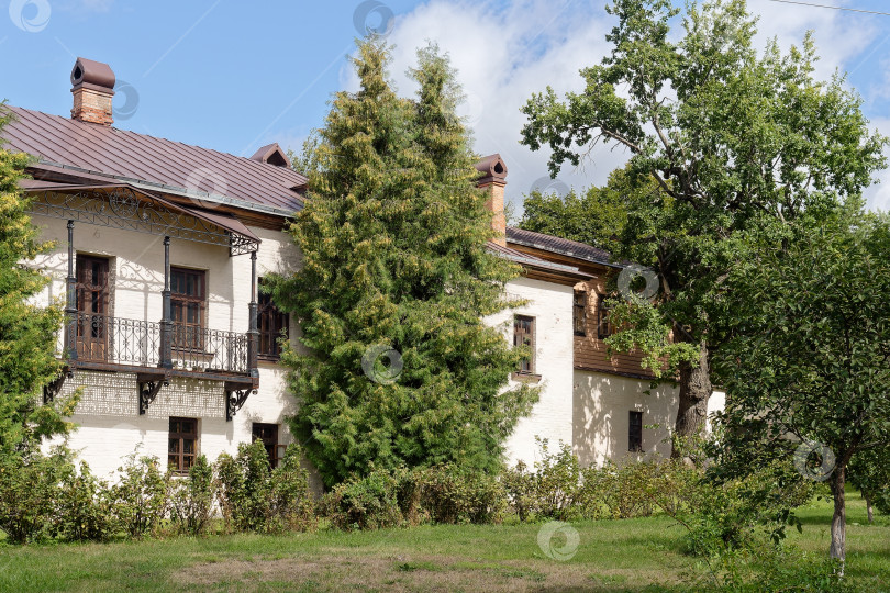 Скачать Здание Настоятельского корпуса в Старицком мужском монастыре. фотосток Ozero