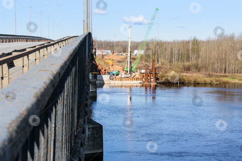 Скачать Начало строительства нового моста рядом со старым. фотосток Ozero