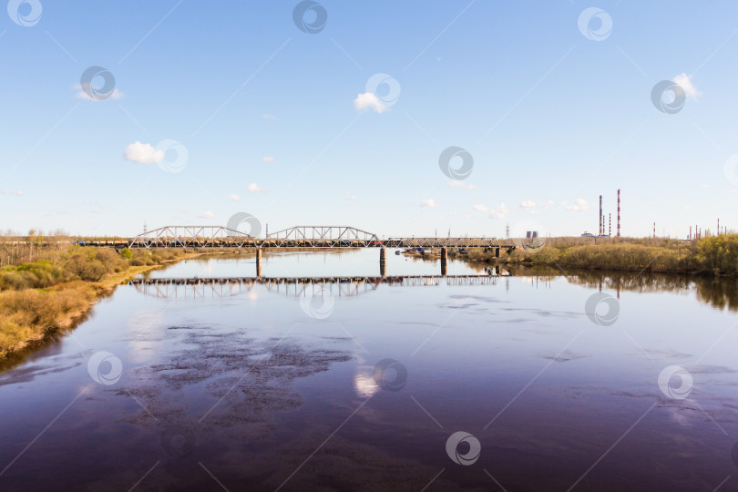 Скачать Железнодорожный мост через реку. фотосток Ozero