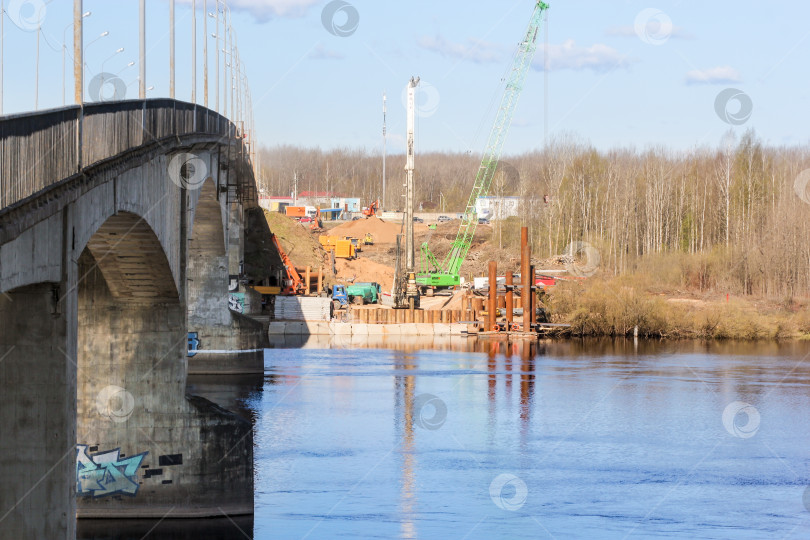 Скачать Начало строительства нового моста рядом со старым. фотосток Ozero
